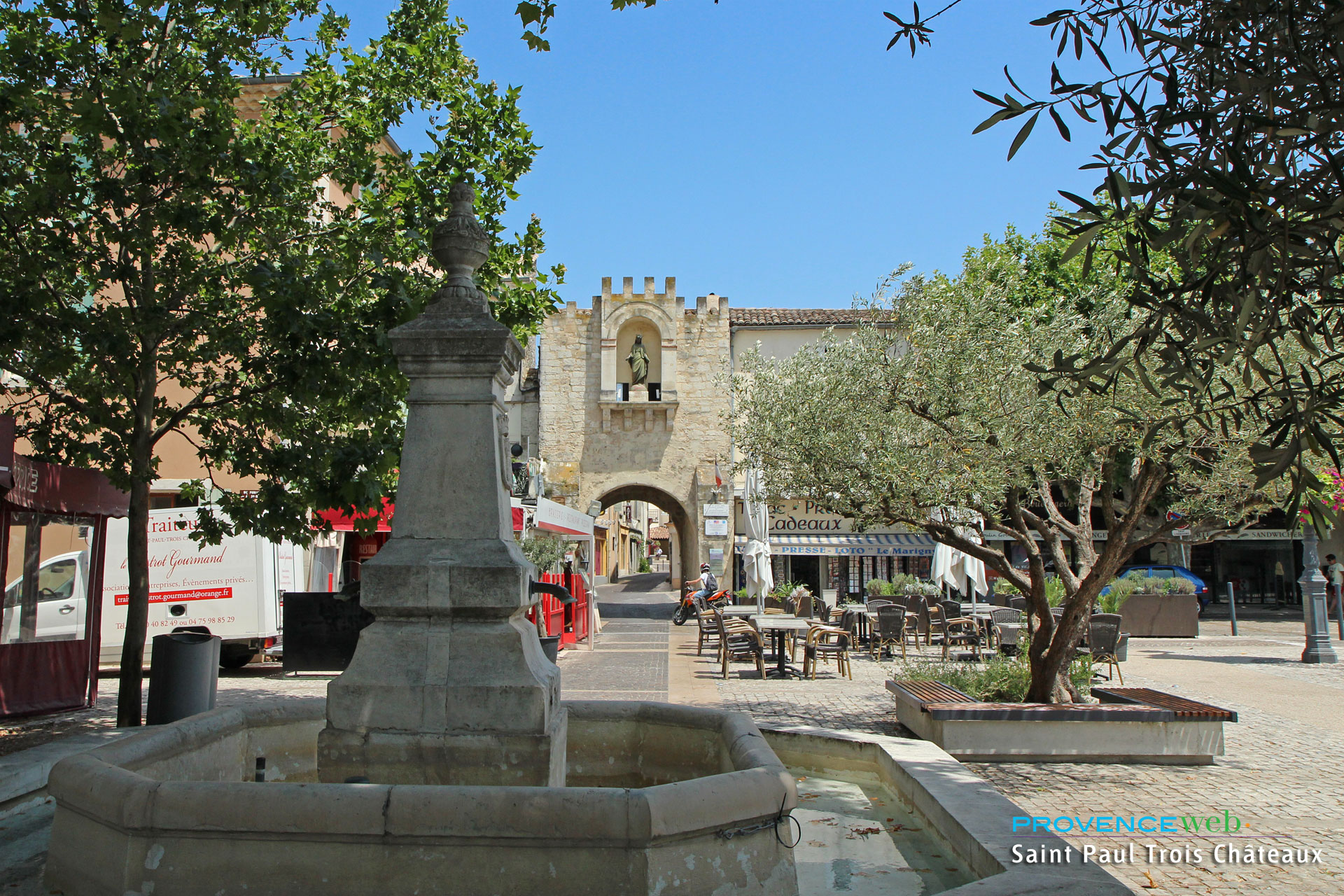 saintpaultroischateaux Agrandissements et Fonds d'écran Provence 