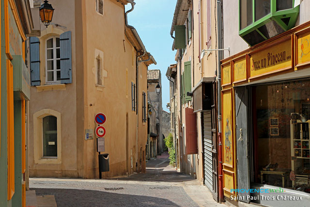 Photos HD Saint Paul Trois Châteaux Provence Web